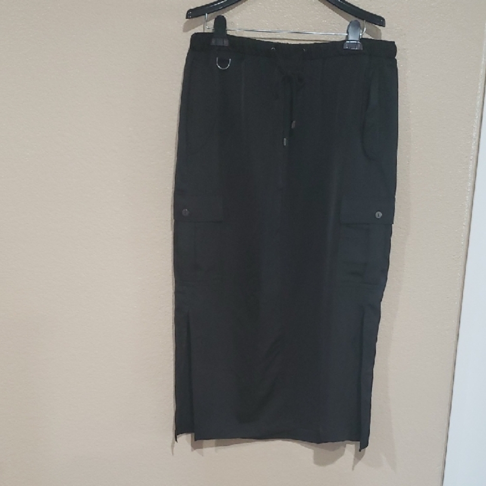 Women Black Cargo Skirt